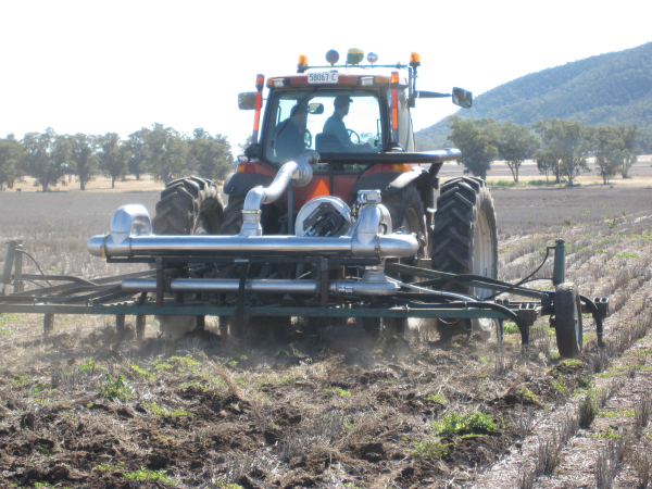 Exhaust Emissions on a 15 tyned ripper